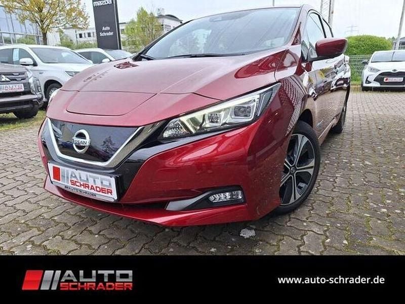 Rot Gebraucht 2019 Nissan Leaf N-Connecta Kleinwagen | 17.490 € (Teuer) - Bild 1/4