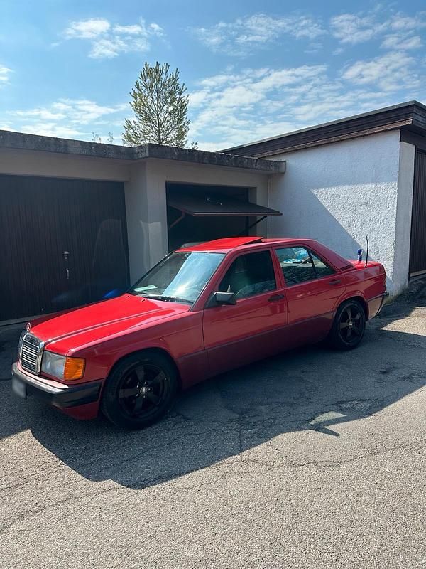 Gebraucht Mercedes 190 118 PS (86 kW) 1989 Rot Limousine