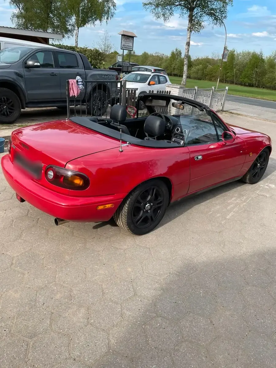 Używany Mazda MX5 90 KM (66 kW) 1998 Czerwony Kabriolet