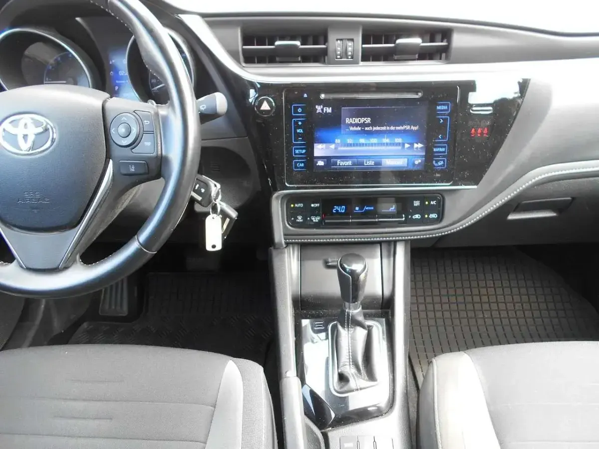 Gebraucht Toyota Auris Comfort 116 PS (85 kW) 2017 Grau Limousine