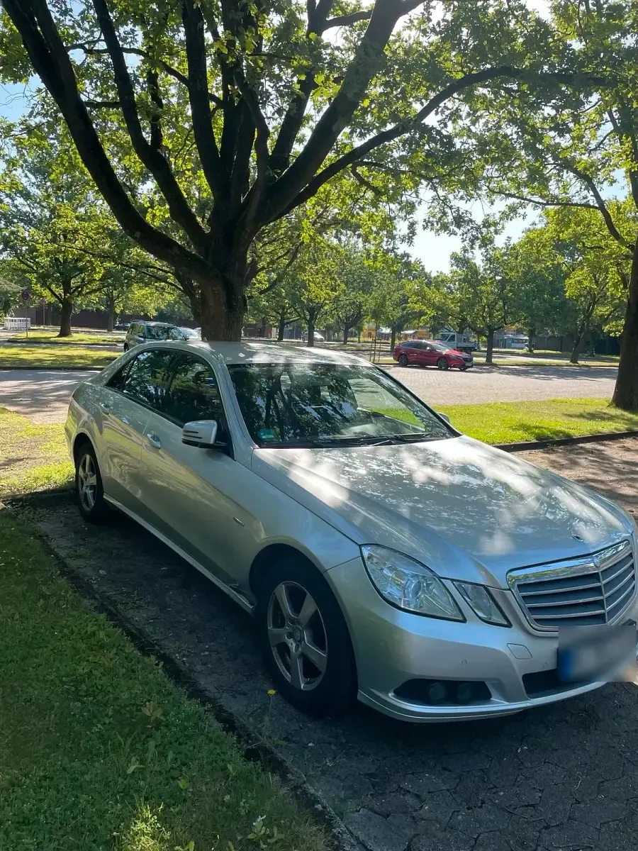 Gebraucht Mercedes E200 136 PS (100 kW) 2010 Silber Limousine
