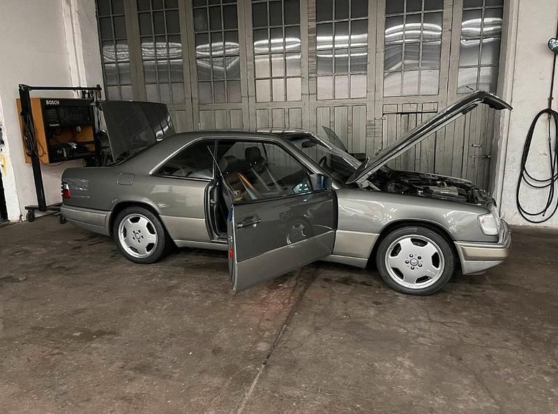 Gebraucht Mercedes E320 220 PS (161 kW) 1993 Grau Coupé