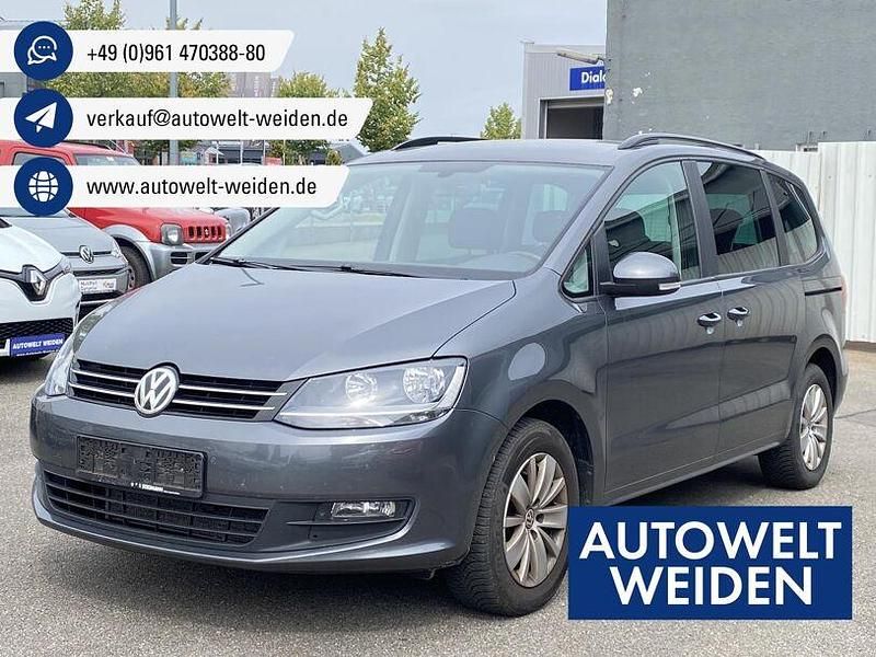 Grau Gebraucht 2018 VW Sharan Trendline Van / Kleinbus | 14.500 € (Teuer) - Bild 1/4