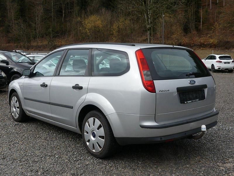 Gebraucht Ford Focus Trend 101 PS (74 kW) 2005 Silber Kombi