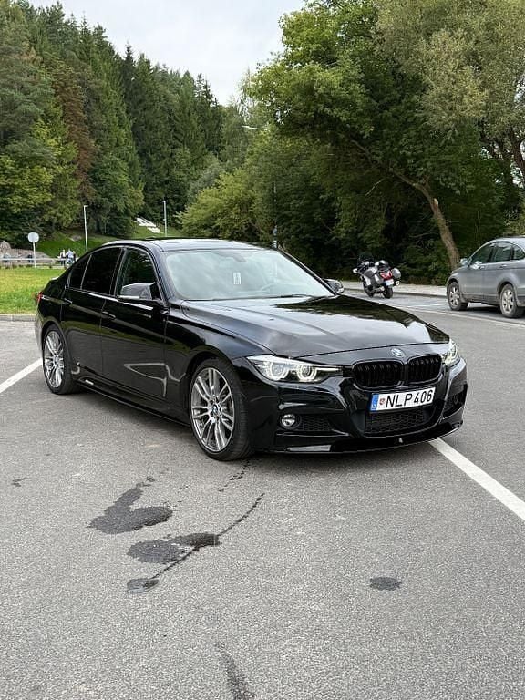 Schwarz Gebraucht 2015 BMW 335 M Sport Limousine | 19.400 € (Fairer Preis) - Bild 1/4