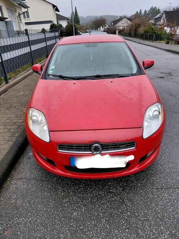 Rot Gebraucht 2009 Fiat Bravo Kleinwagen | 2.200 € (Fairer Preis) - Bild 1/4