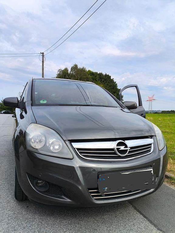 Grau Gebraucht 2010 Opel Zafira Selection Van / Kleinbus | 5.000 € (Teuer) - Bild 1/4