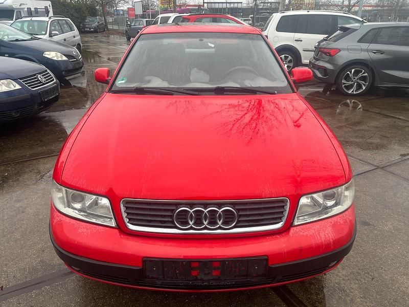 Gebraucht Audi A4 125 PS (91 kW) 1999 Rot Limousine