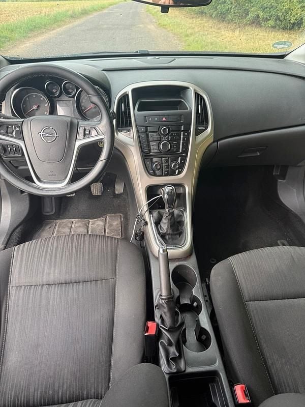 Grau Gebraucht 2011 Opel Astra Kleinwagen | 1.699 € (Superpreis) - Bild 1/4