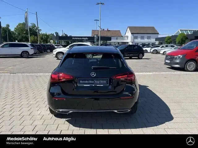 Gebraucht Mercedes A200 Progressive 163 PS (119 kW) 2025 Schwarz Limousine