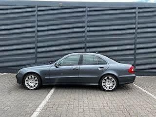 Grau Gebraucht 2009 Mercedes E280 Classic Limousine | 6.990 € (Fairer Preis) - Bild 1/4