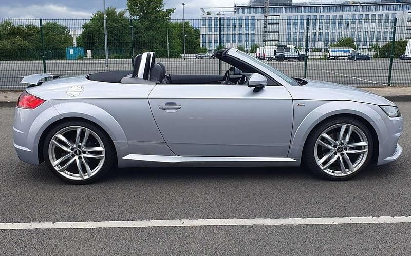 Gebraucht Audi TT Roadster Design 179 PS (131 kW) 2017 Silber Cabrio