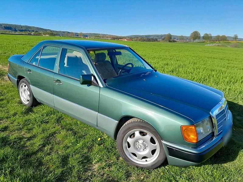 Second-hand Mercedes E300 180 CP (132 kW) 1992 Verde Berlinǎ