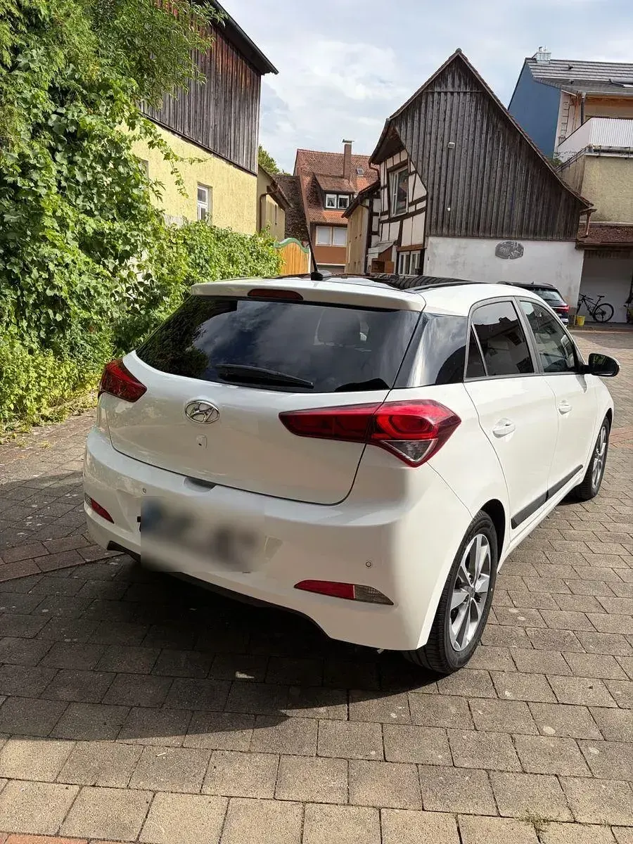 Gebraucht Hyundai i20 Active 101 PS (74 kW) 2017 Weiß Kleinwagen