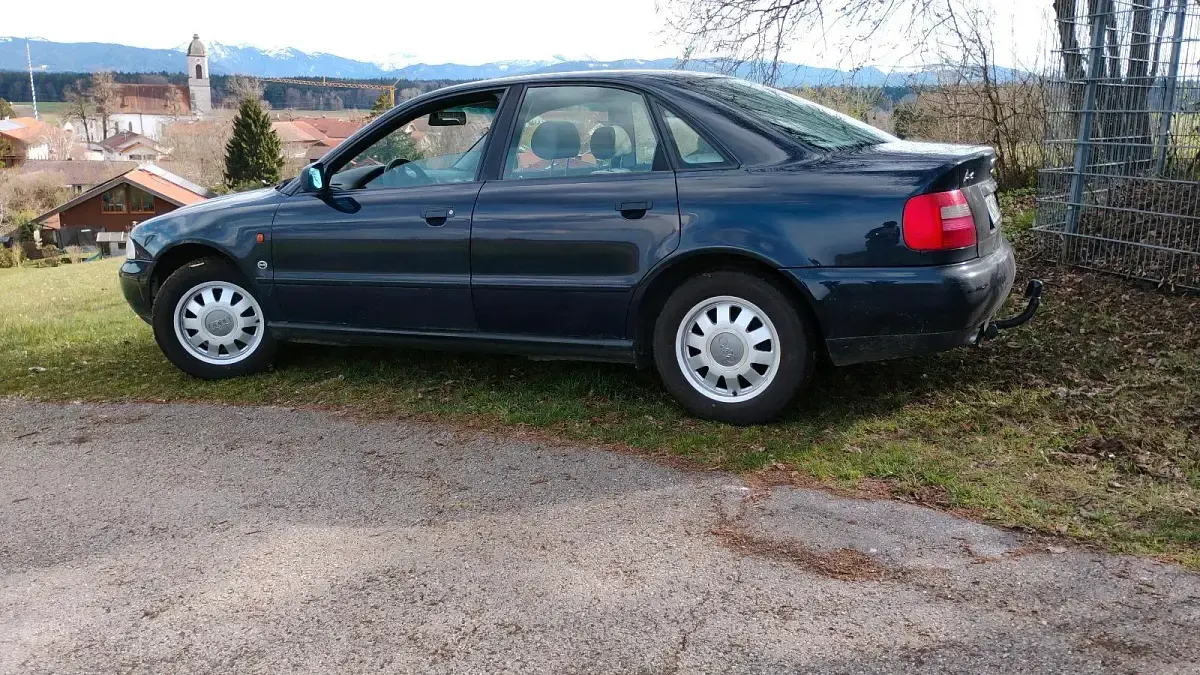 Gebraucht Audi A4 101 PS (74 kW) 1995 Blau Limousine