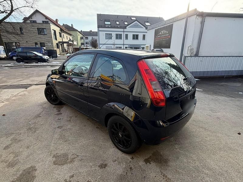 Gebraucht Ford Fiesta 80 PS (58 kW) 2005 Blau Kleinwagen