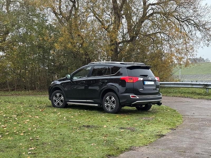 Schwarz Gebraucht 2015 Toyota RAV4 Edition-S Limousine | 14.500 € (Fairer Preis) - Bild 1/4