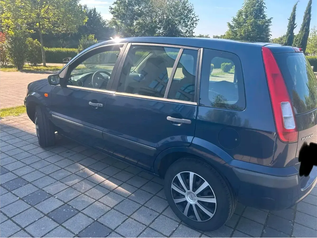 Gebraucht Ford Fusion 80 PS (58 kW) 2009 Blau Kleinwagen