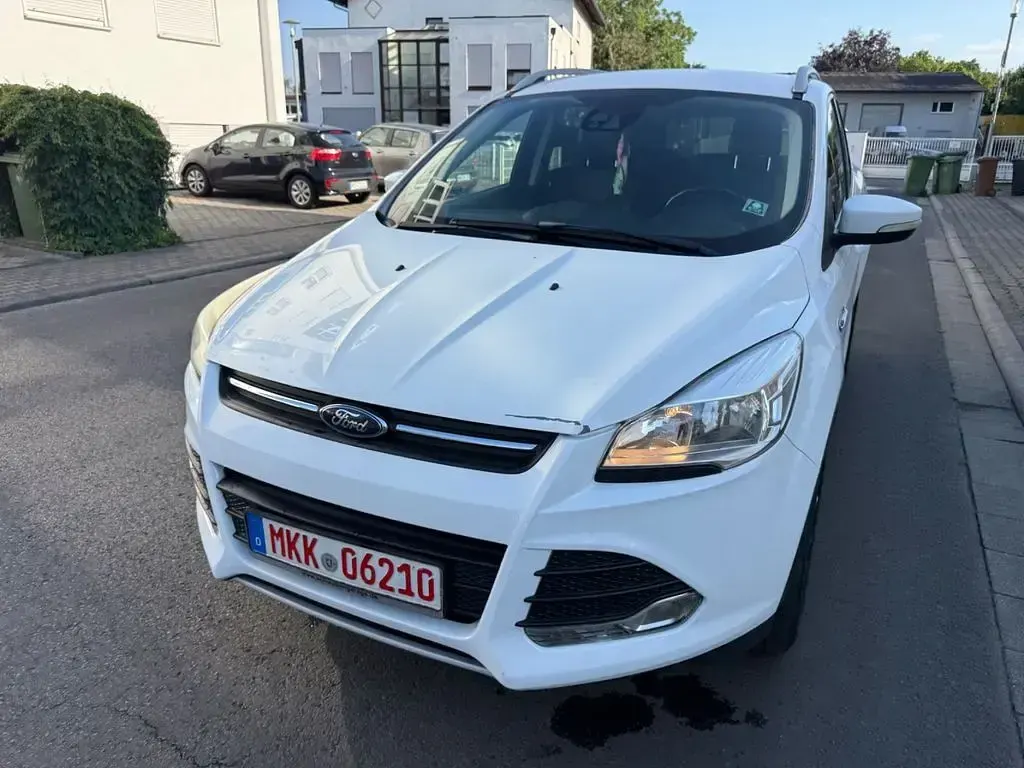 Gebraucht Ford Kuga Titanium 163 PS (119 kW) 2013 Weiß SUV