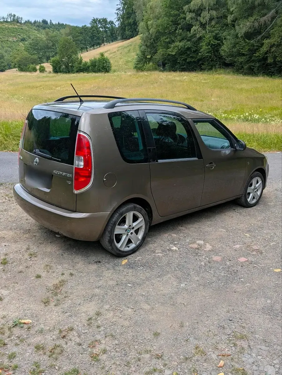 Gebraucht Skoda Roomster 90 PS (66 kW) 2013 Braun Van / Kleinbus