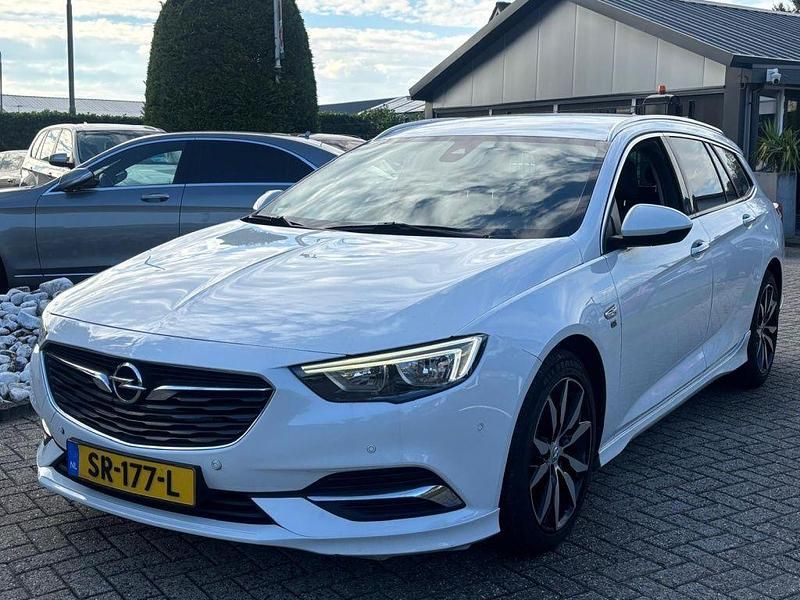 Weiß Gebraucht 2017 Opel Insignia Innovation Kombi | 8.950 € (Teuer) - Bild 1/4