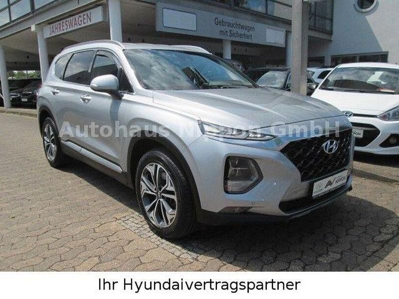 Silber Gebraucht 2018 Hyundai Santa Fe Premium SUV | 26.450 € (Etwas zu teuer) - Bild 1/4