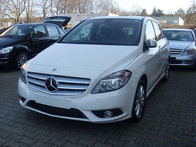 Gebraucht Mercedes B180 122 PS (89 kW) 2014 Weiß Van / Kleinbus