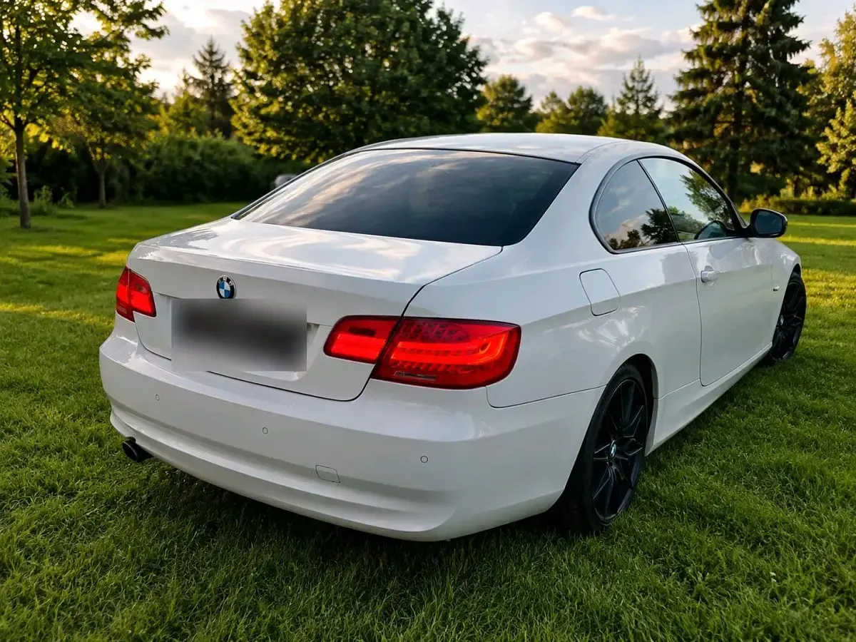 Gebraucht BMW 320 150 PS (110 kW) 2010 Weiß Coupé