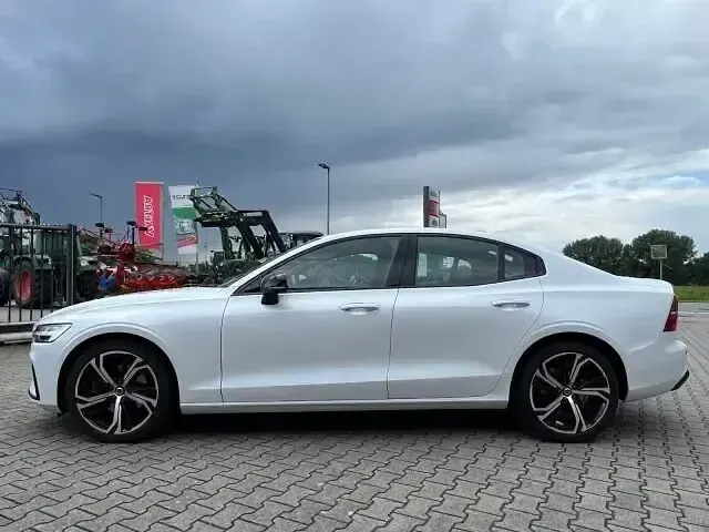 Gebraucht Volvo S60 Plus 197 PS (144 kW) 2024 Andere Limousine