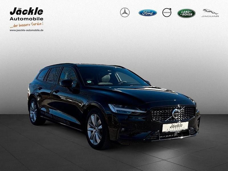 Gebraucht Volvo V60 Plus 197 PS (144 kW) 2024 Onyx black / metallic Kombi