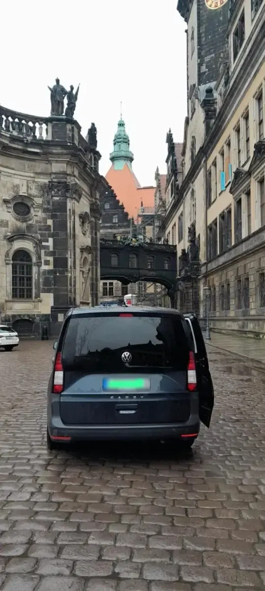 Second-hand VW Caddy 102 CP (75 kW) 2022 Andere farben Monovolum