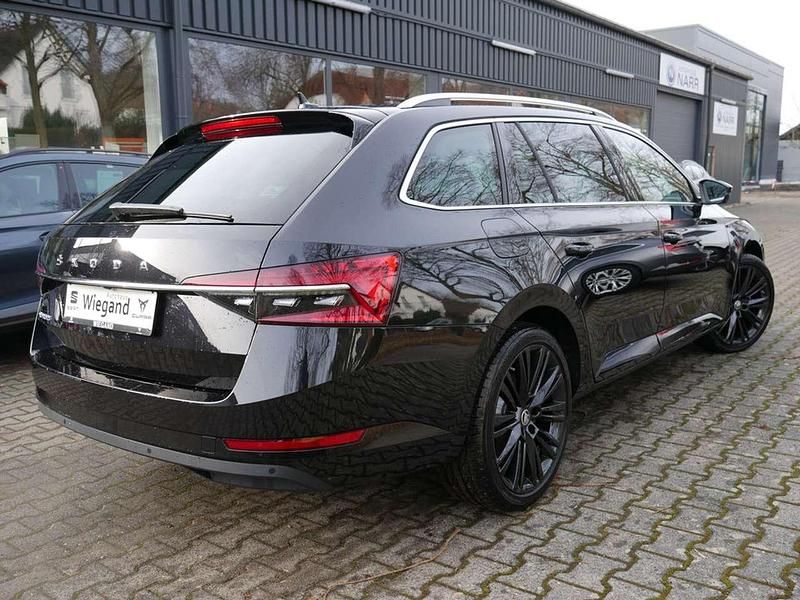 Second-hand Skoda Superb Style 150 CP (110 kW) 2024 Negru Break