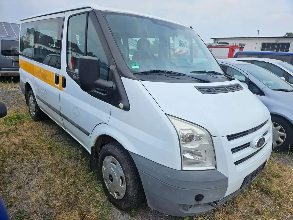Gebraucht Ford 300 Trend 116 PS (85 kW) 2010 Frostweiß Kombi