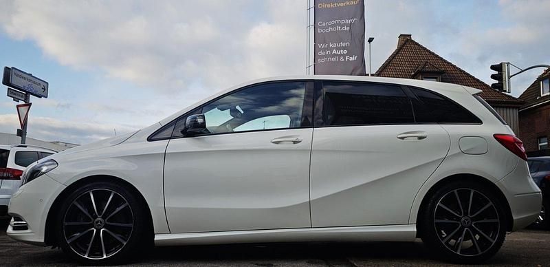 Gebraucht Mercedes B220 170 PS (125 kW) 2012 Weiß Van / Kleinbus
