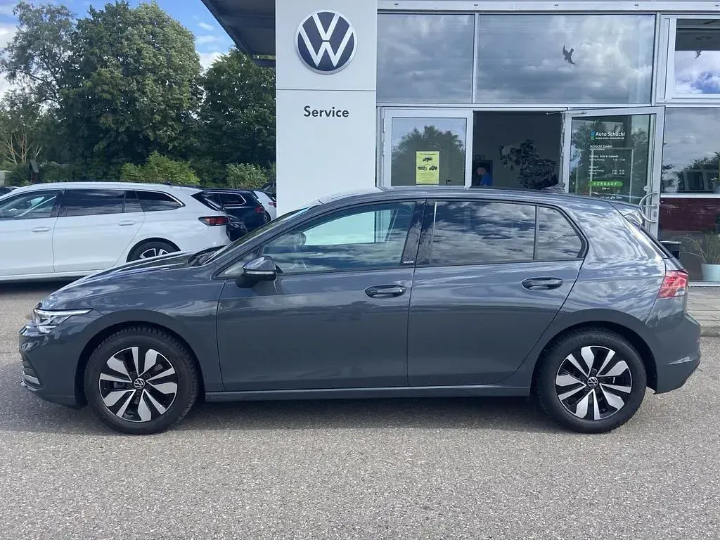 Gebraucht VW Golf VIII Active 150 PS (110 kW) 2023 Grau Limousine