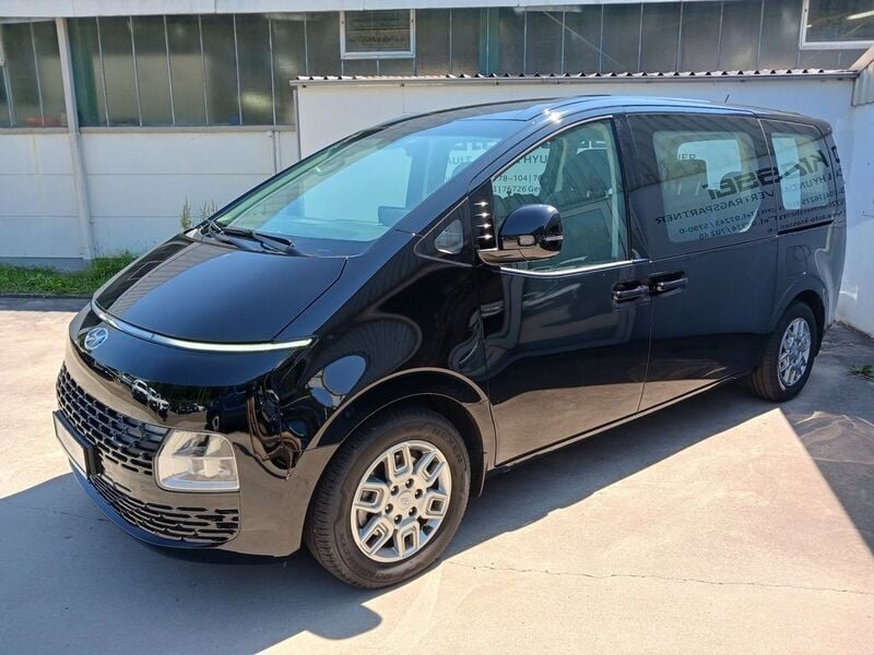 Schwarz Gebraucht 2024 Hyundai Staria Trend Van | 44.990 € (Fairer Preis) - Bild 1/4