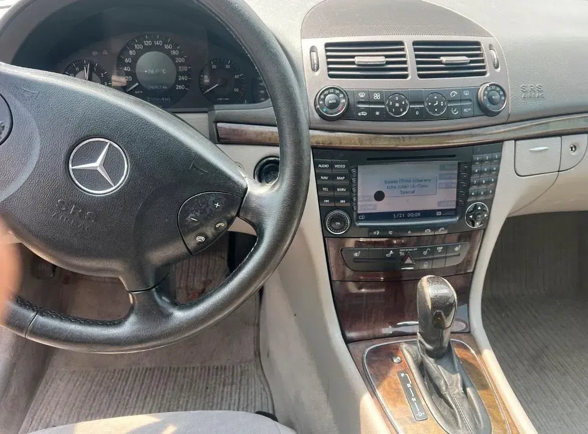 Gebraucht Mercedes E280 Avantgarde 177 PS (130 kW) 2005 Blau Limousine