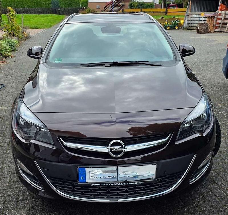 Braun Gebraucht 2015 Opel Astra Exklusiv Kombi | 10.500 € (Guter Preis) - Bild 1/4