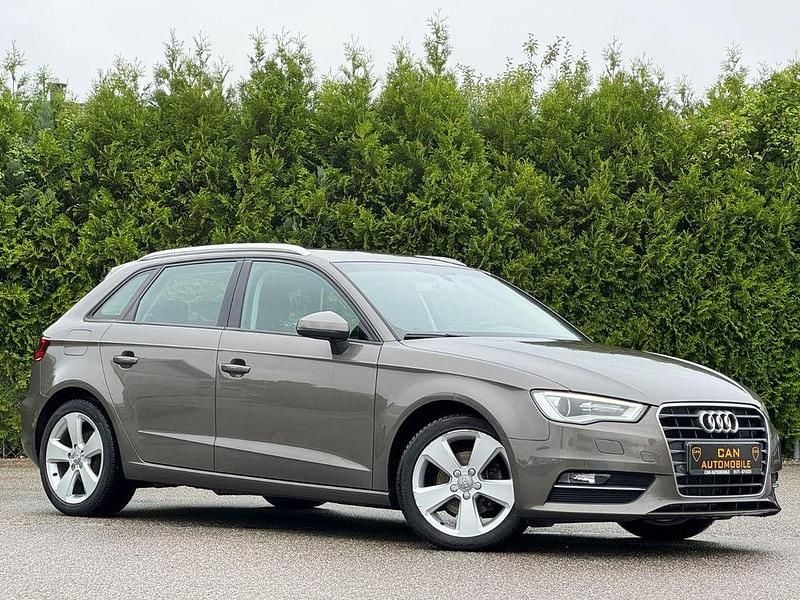 Grau Gebraucht 2016 Audi A3 Sportback Ambition Limousine | 13.700 € (Fairer Preis) - Bild 1/4