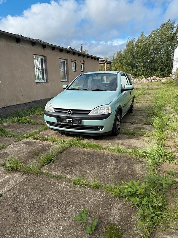 Grün Gebraucht 2001 Opel Corsa Kleinwagen | 1.999 € (Fairer Preis) - Bild 1/4