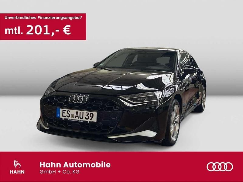 Brillantschwarz Gebraucht 2025 Audi A3 Advanced Plus Limousine | 29.135 € - Bild 1/3