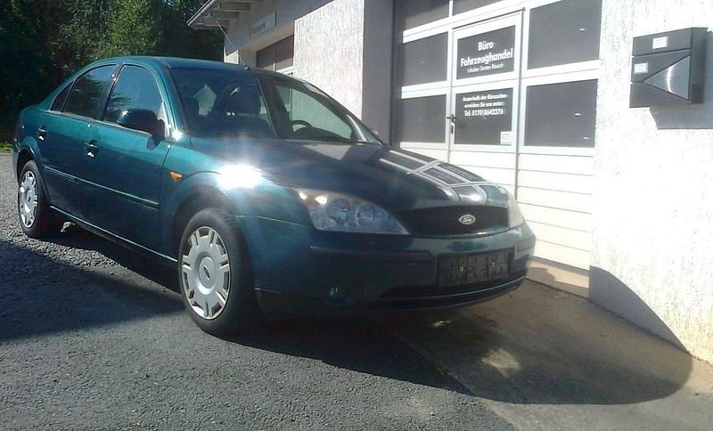 Grün Gebraucht 2002 Ford Mondeo Limousine | 400 € (Superpreis) - Bild 1/4