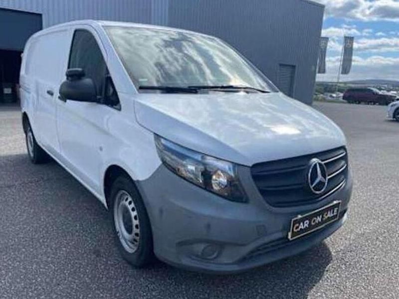 Weiß Gebraucht 2020 Mercedes Vito Van / Kleinbus | 19.900 € (Guter Preis) - Bild 1/4