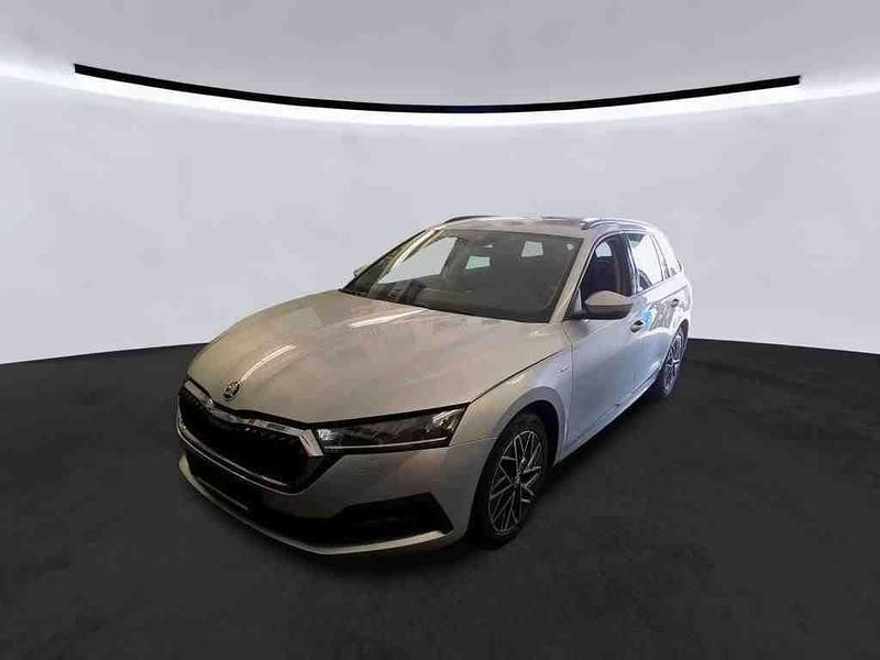 Brilliantsilber metallic Gebraucht 2022 Skoda Octavia Clever Kombi | 17.890 € (Guter Preis) - Bild 1/4