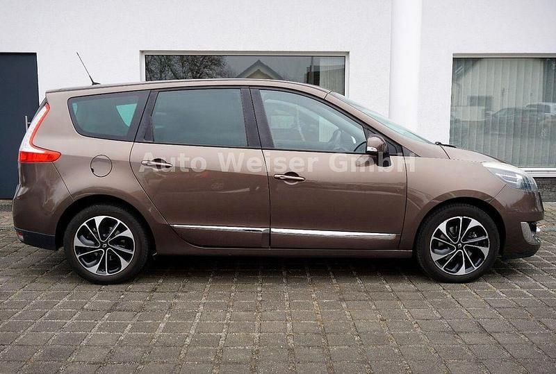 Gebraucht Renault Scénic III Dynamique 131 PS (96 kW) 2012 Braun Van / Kleinbus