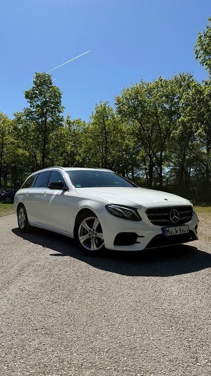Second-hand Mercedes E220 AMG line 194 CP (142 kW) 2017 Alb Berlinǎ