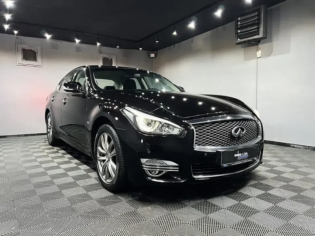 Gebraucht Infiniti Q70 Premium 170 PS (125 kW) 2017 Schwarz Limousine