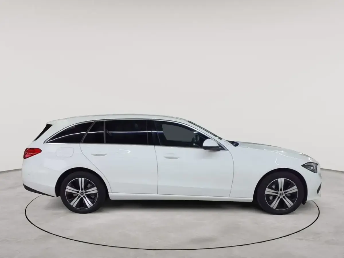 Gebraucht Mercedes C300e Avantgarde 204 PS (150 kW) 2023 Polarweiß Kombi