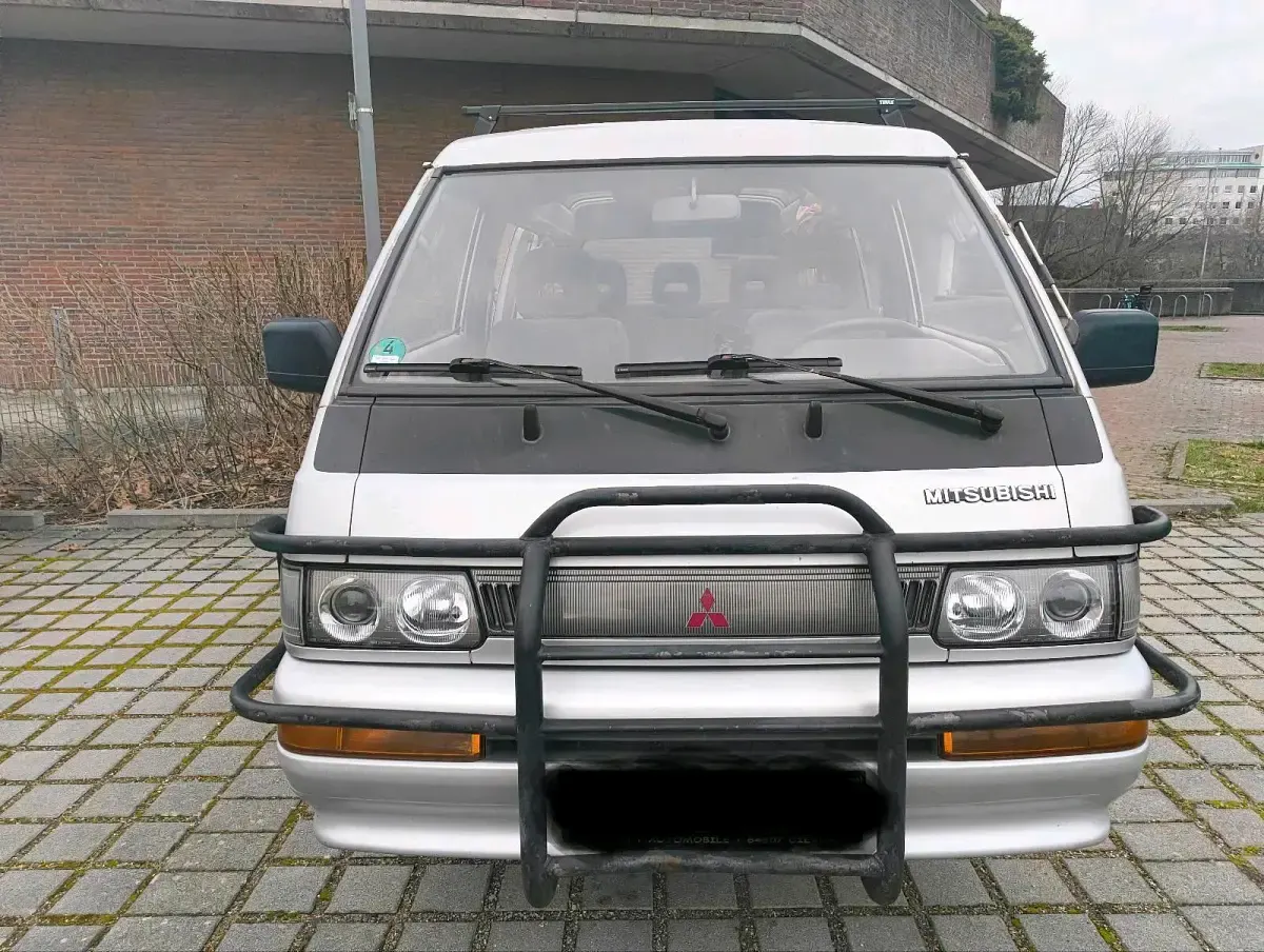 Gebraucht Mitsubishi L300 111 PS (81 kW) 1993 Grau Van / Kleinbus