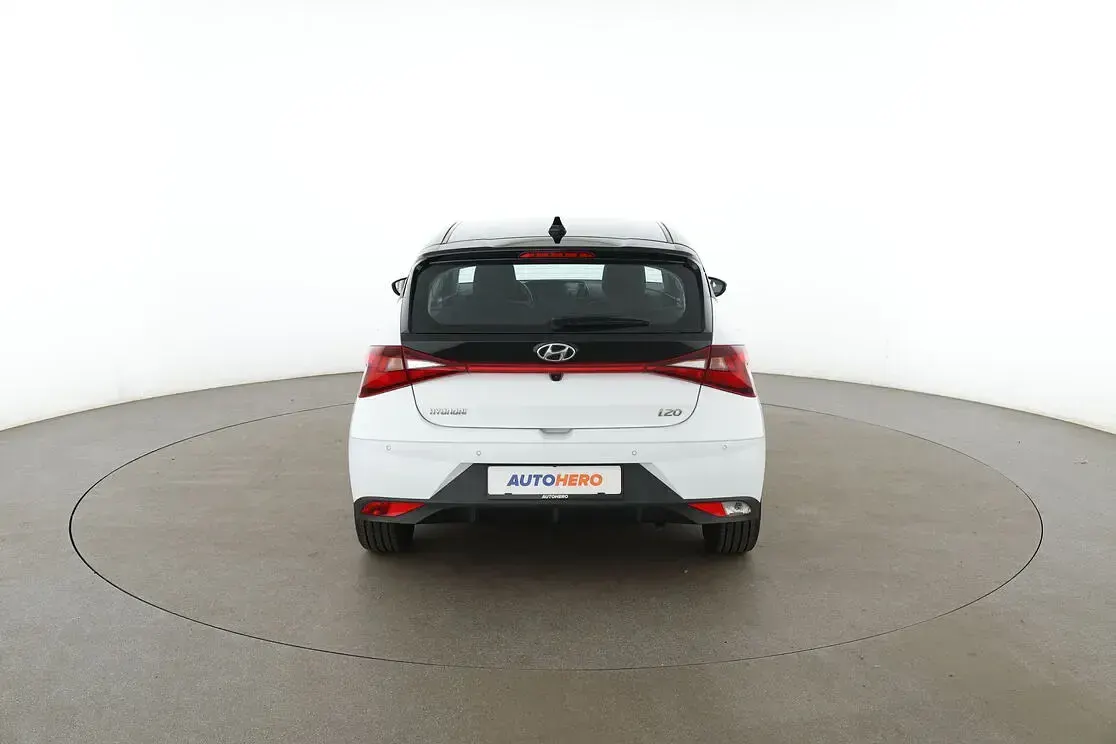 Gebraucht Hyundai i20 Trend 101 PS (74 kW) 2021 Weiß Kleinwagen